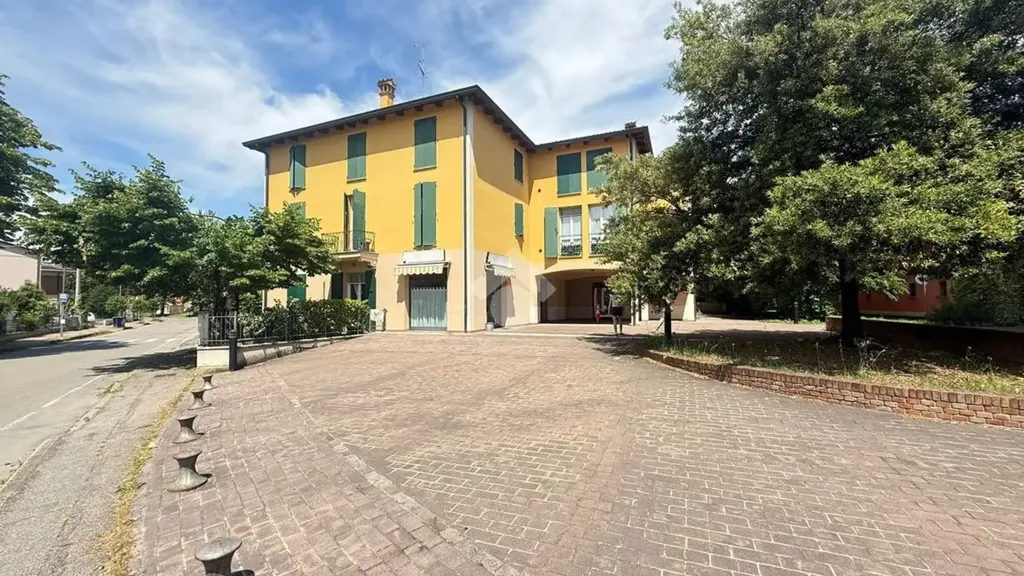 Extérieur - Trilocale with Balconies in Gattatico