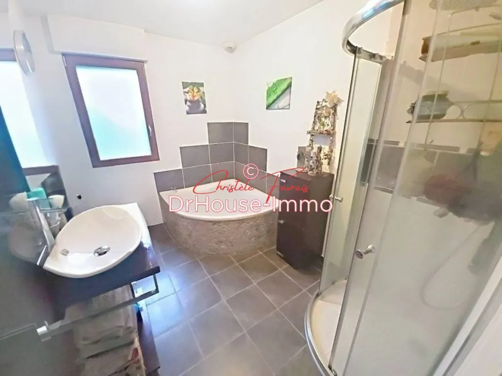 Salles de bain - Maison à Ossature Bois avec Jacuzzi à Les Loges-Marchis