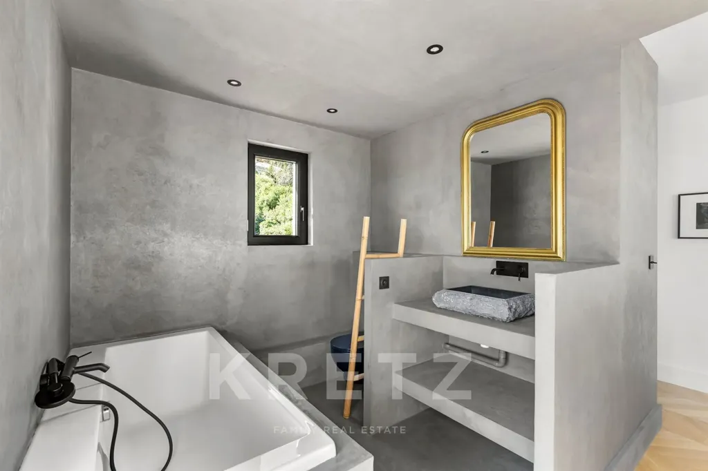 Salles de bain - Villa Rénovée avec Vue Mer à Vallauris
