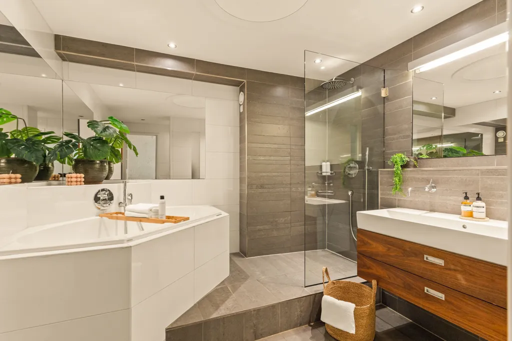 Bathrooms - Galerijflat with Garden at Lijnbaansgracht