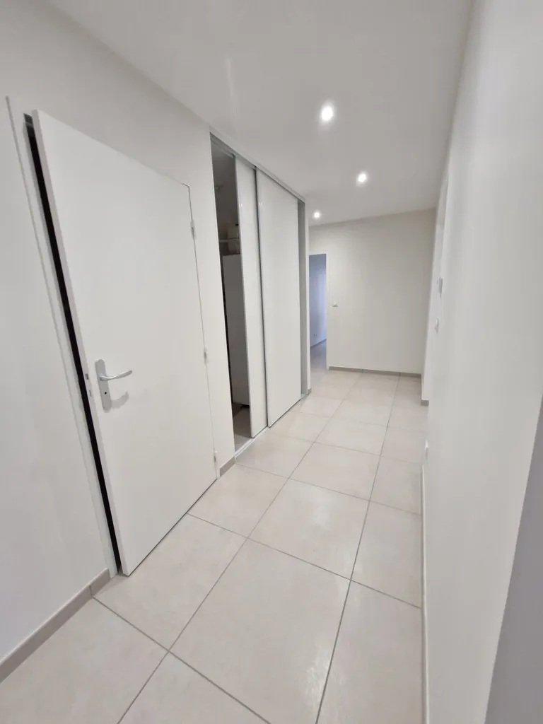 Esik - Fully Renovated Flat with Terrace in Ampuis