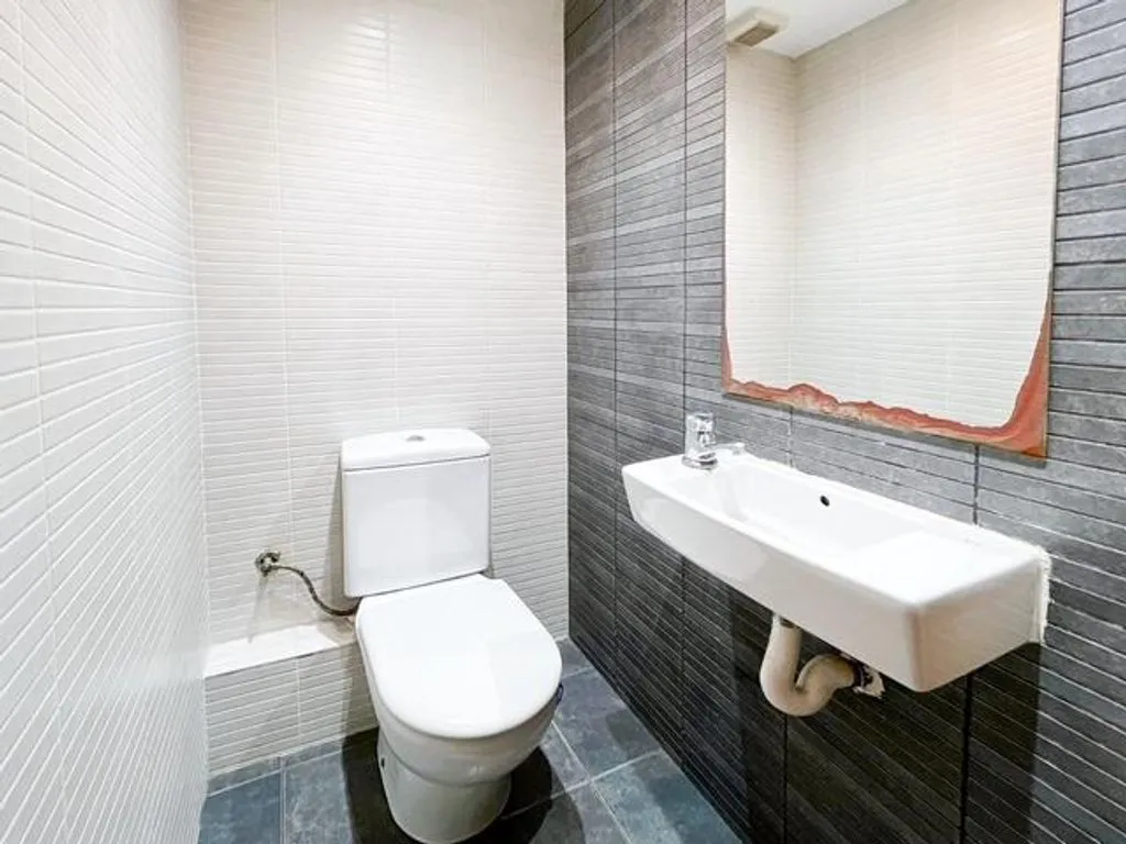 Vannitoad - Flat with Wooden Beams in Central Barcelona