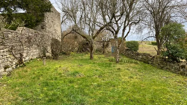 Giardino - Village House with Granges in Sarry