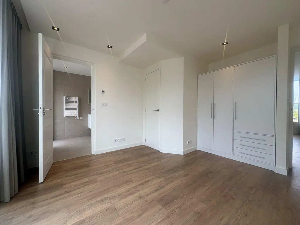 Magamistoad - 3-Bedroom Apartment with Balconies in Amstelveen
