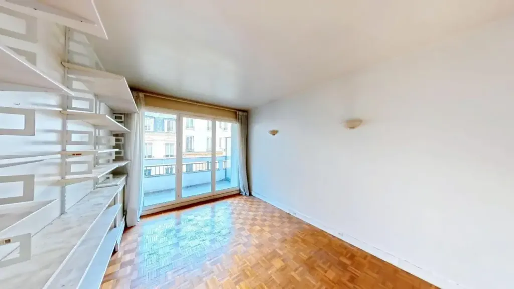 Pièces - Appartement 4 Pièces à Rénover avec Balcons à Paris 16