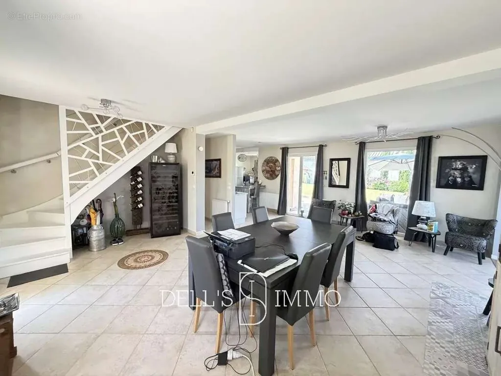 Söögituba - Quiet Duplex with Pool near Montmerle