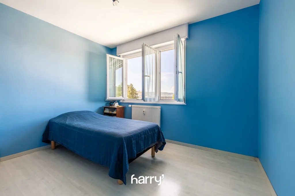 Magamistoad - 3/4-Bed Apartment with Balcony in Pontarlier