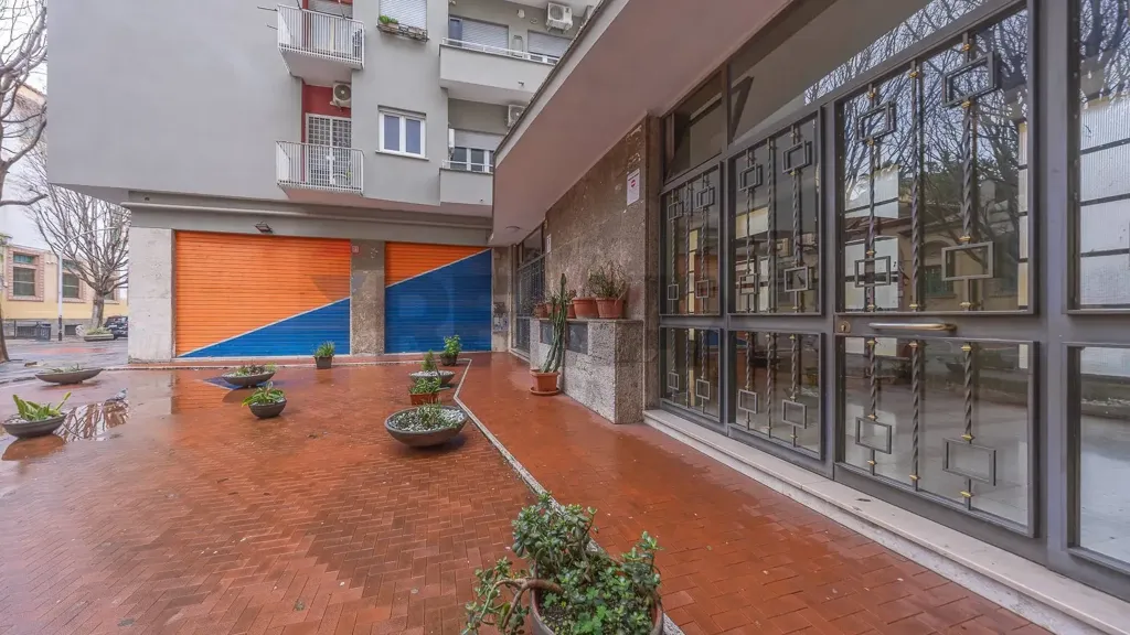 Aed - Ristruttured Flat with Ascender in Appio Latino, Rome