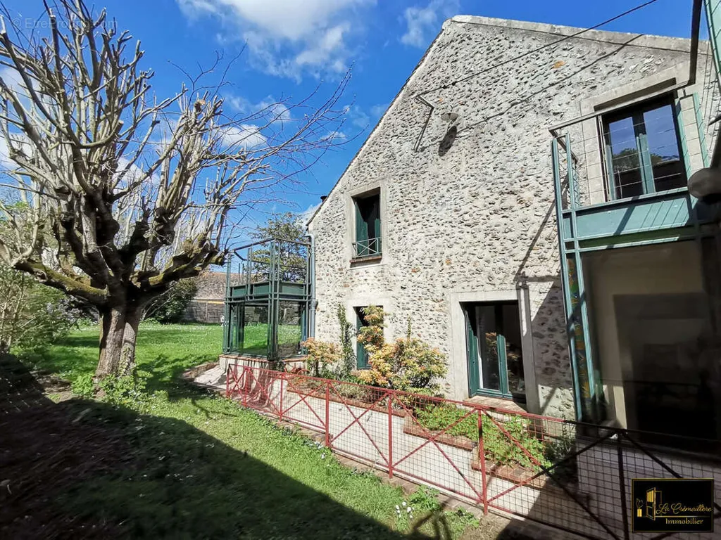 Jardin - Maison historique avec verrières à Sainte-Mesme