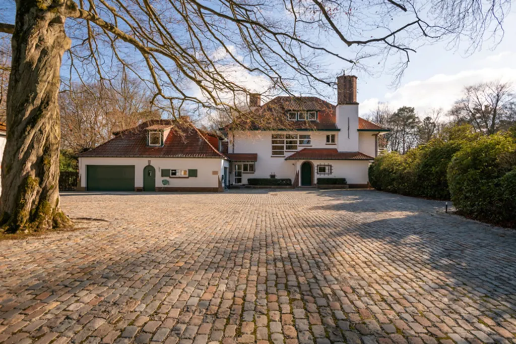 Extérieur - Villa de Caractère avec Terrasse à Kapellen
