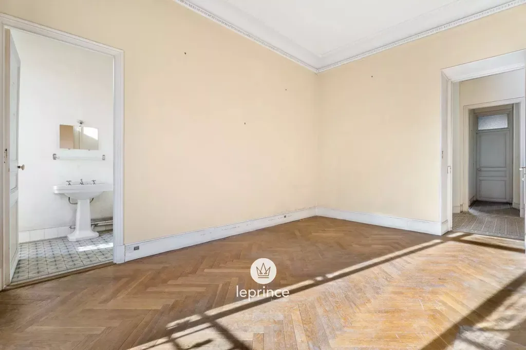 Toad - 3-Room Apartment in Belle Époque Building, Nice