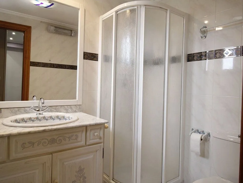 Vannitoad - Spacious Apartment with Balcony in Corte Ingles