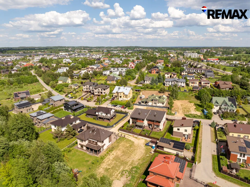 Õhuvaade - Spacious 3-Bedroom Cottage with Terrace in Tarandė