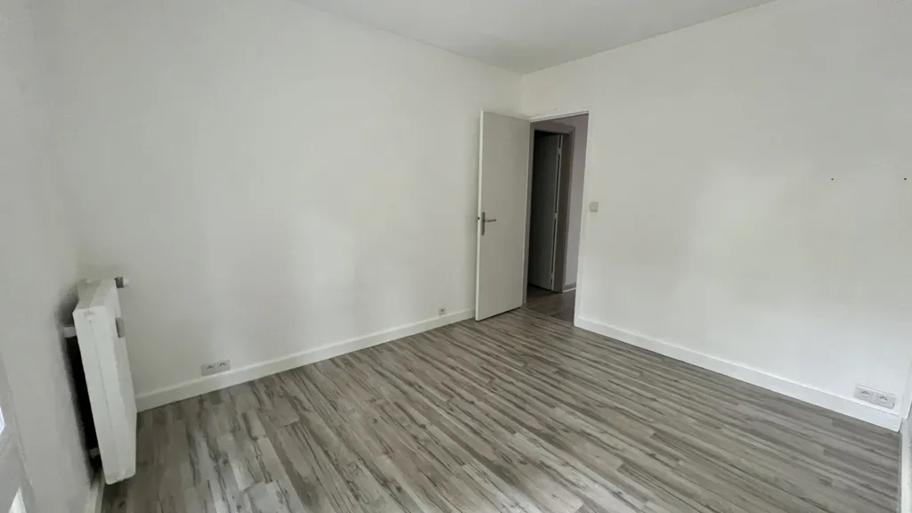 Toad - 4-Piece Apartment with Terrace in L'Haÿ-les-Roses