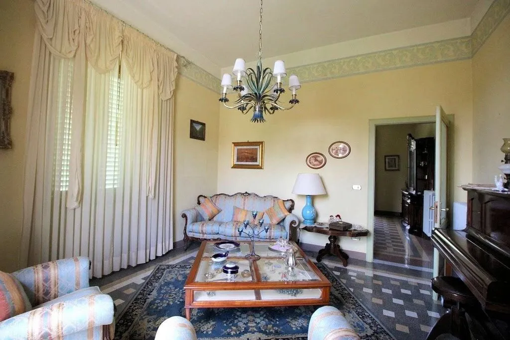 Elutuba - Art Nouveau Villa with Garden in Pescia, Tuscany