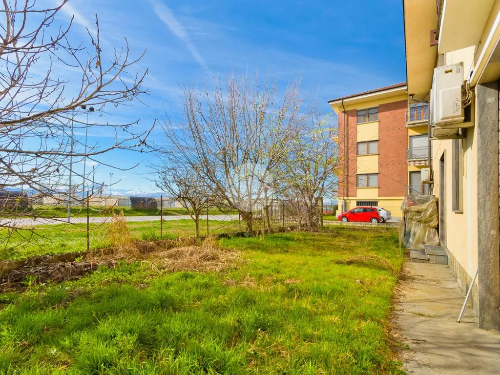 Jardin - Independent House with Garden in Genola Centre