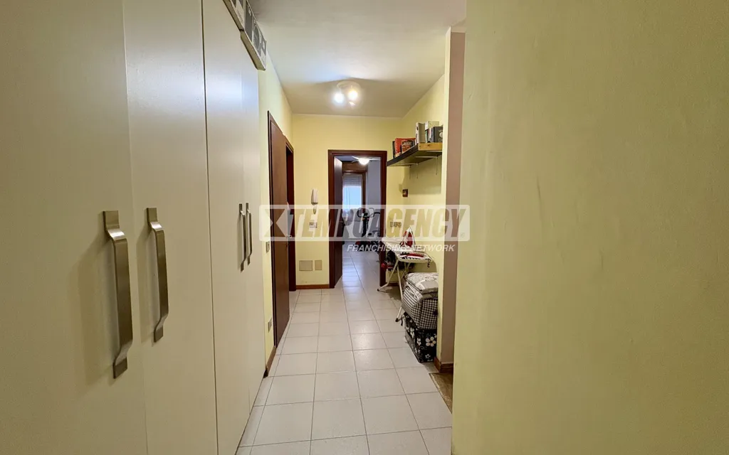 Esik - Two-Level Apartment with Garden in Pieve Emanuele