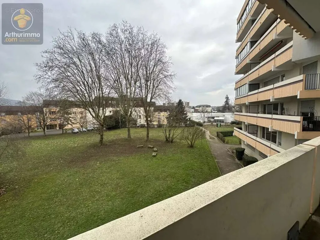 Balcony - 2-Bedroom Apartment with Balcony in Metz