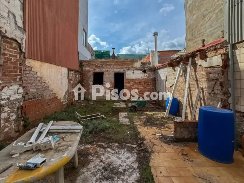 Giardino - Chalet with Urban Potential in Gavà