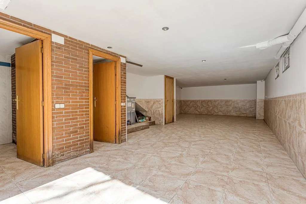 Garage - Luxury Detached House with Terrace in Igualada