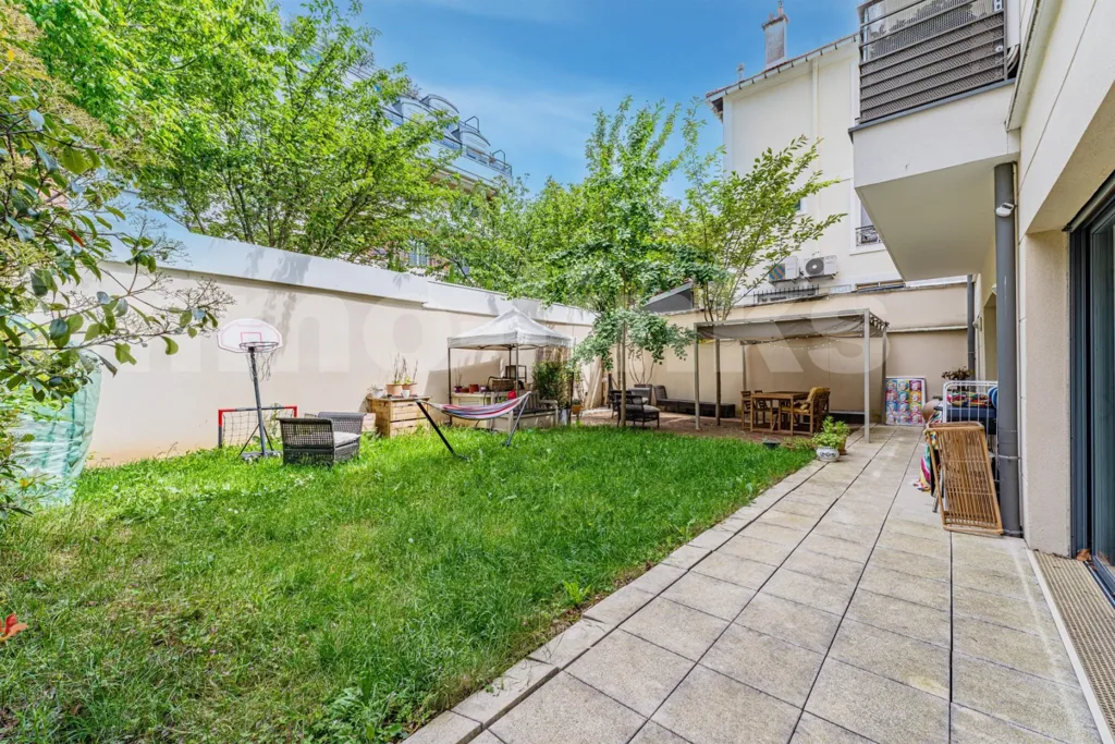 Aed - 4-Piece Flat with Garden in Charenton