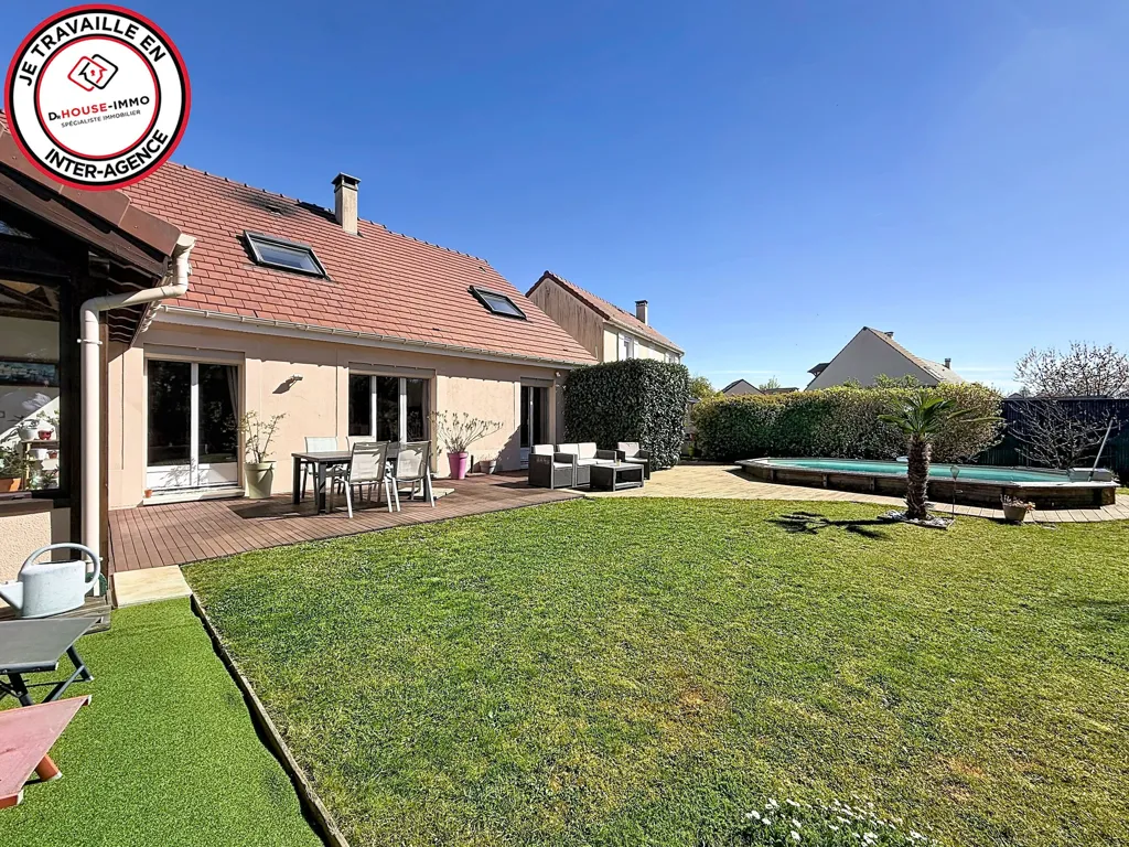 Garden - 10-Piece House with Pool in Nozay