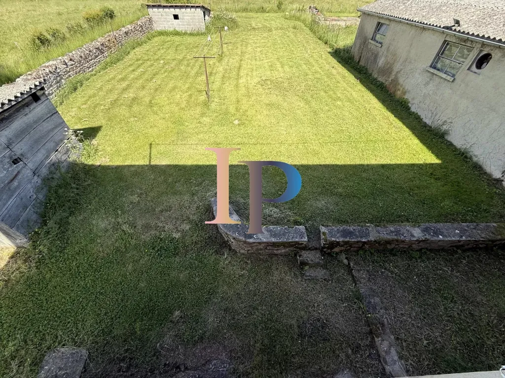 Aed - Traditional House with Open Views in Chauffailles