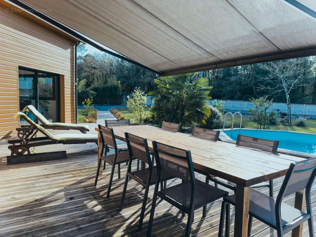Terrass - Contemporary House with Pool in Baud