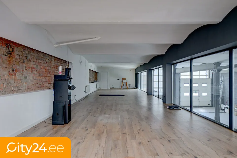 Toad - Warehouse/Shop Space with 3 Floors in VEF District