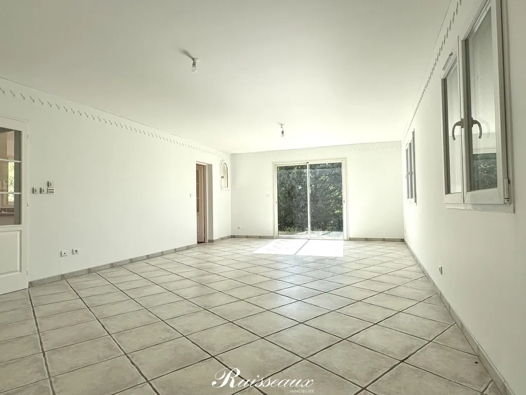 Toad - Contemporary House with Garden in Dijon