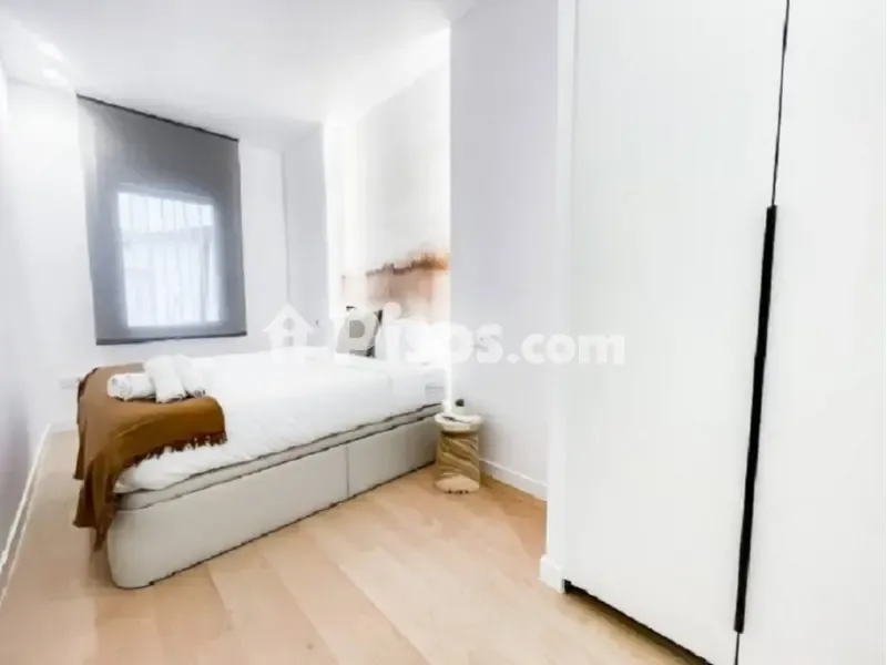 Chambres - Amueblé Flat with Balcony in Carrer Girona