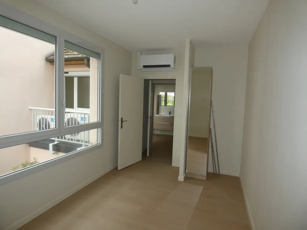 Rooms - Renovated 3-Bedroom Apartment in Beaune