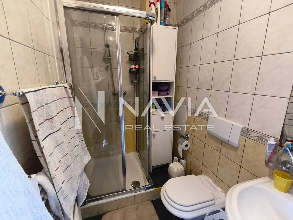 Salles de bain - Two-Bedroom Apartment with Terrace in Pakoštane