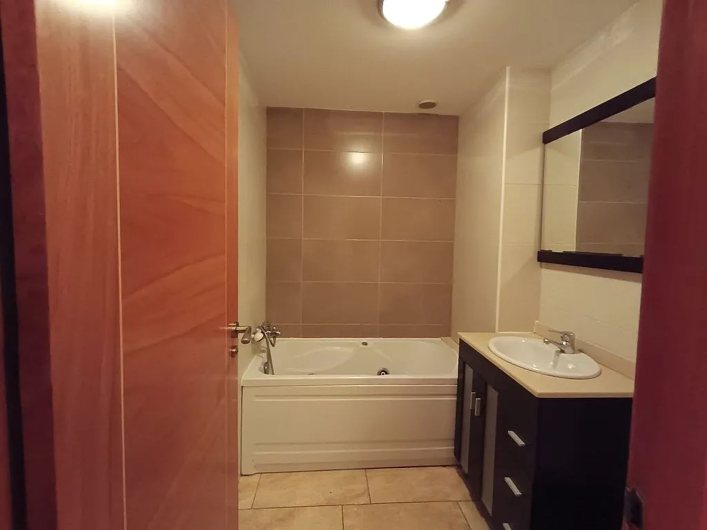 Bathrooms - 1-Bedroom Apartment in Alcarràs