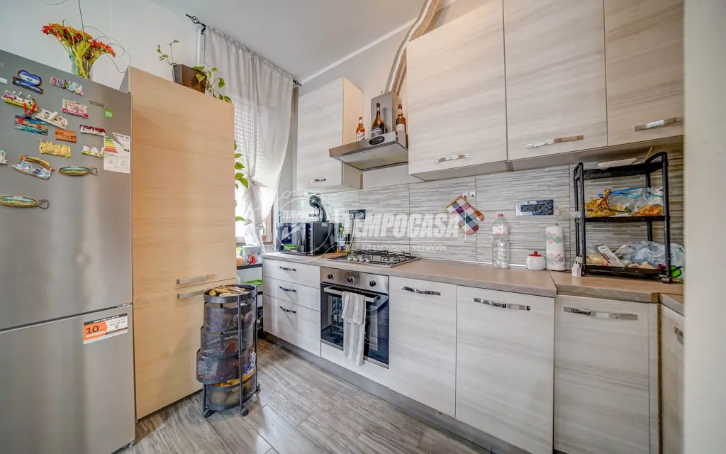 Köök - Modernised Bilocale with Balcony in Biandronno
