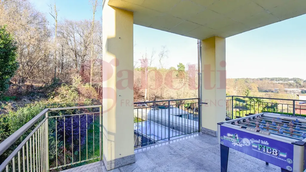 Terrass - Modern Villa with Garden in Cantù