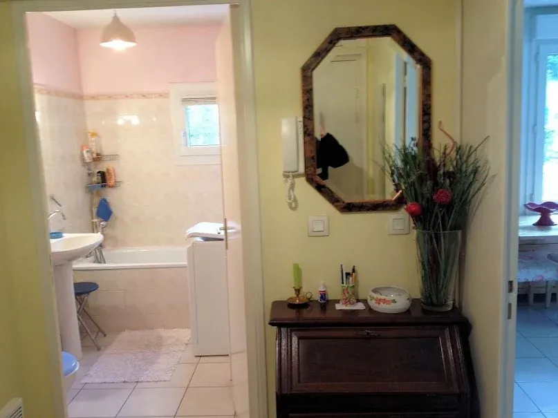 Salles de bain - Studio Meublé avec Ascenseur à Lyon 9ème