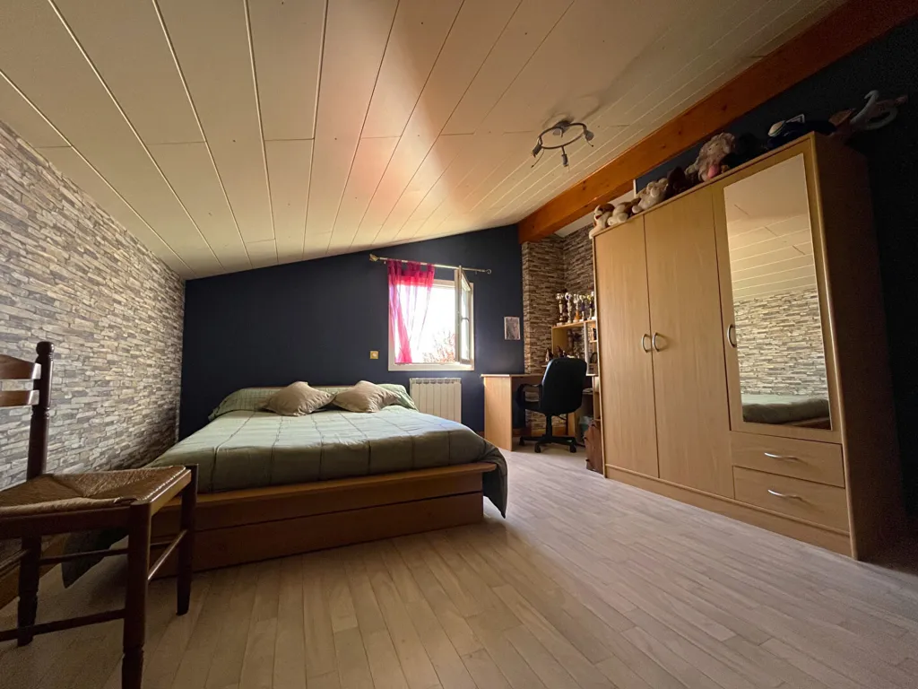 Chambres - Maison avec Jardin et Atelier à Roannes St Mary