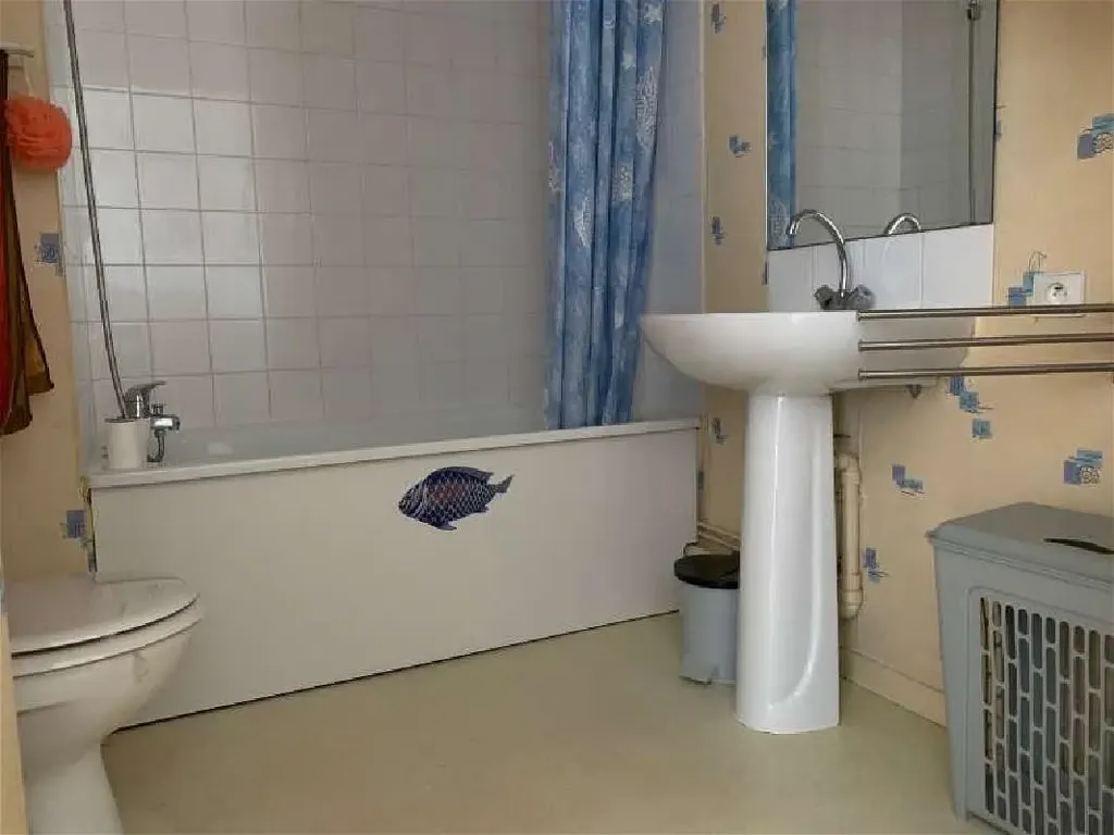 Salles de bain - Studio Meublé avec Balcon près de l'Université de Dijon