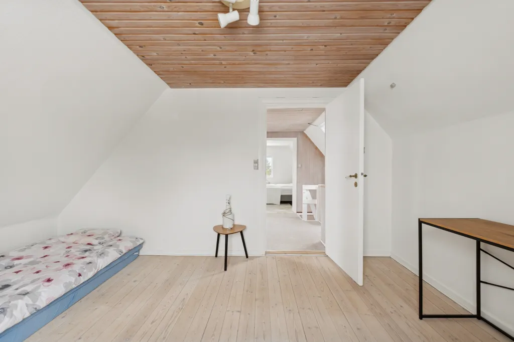 Bedrooms - Light-Filled Apartment with Balcony in Odense M