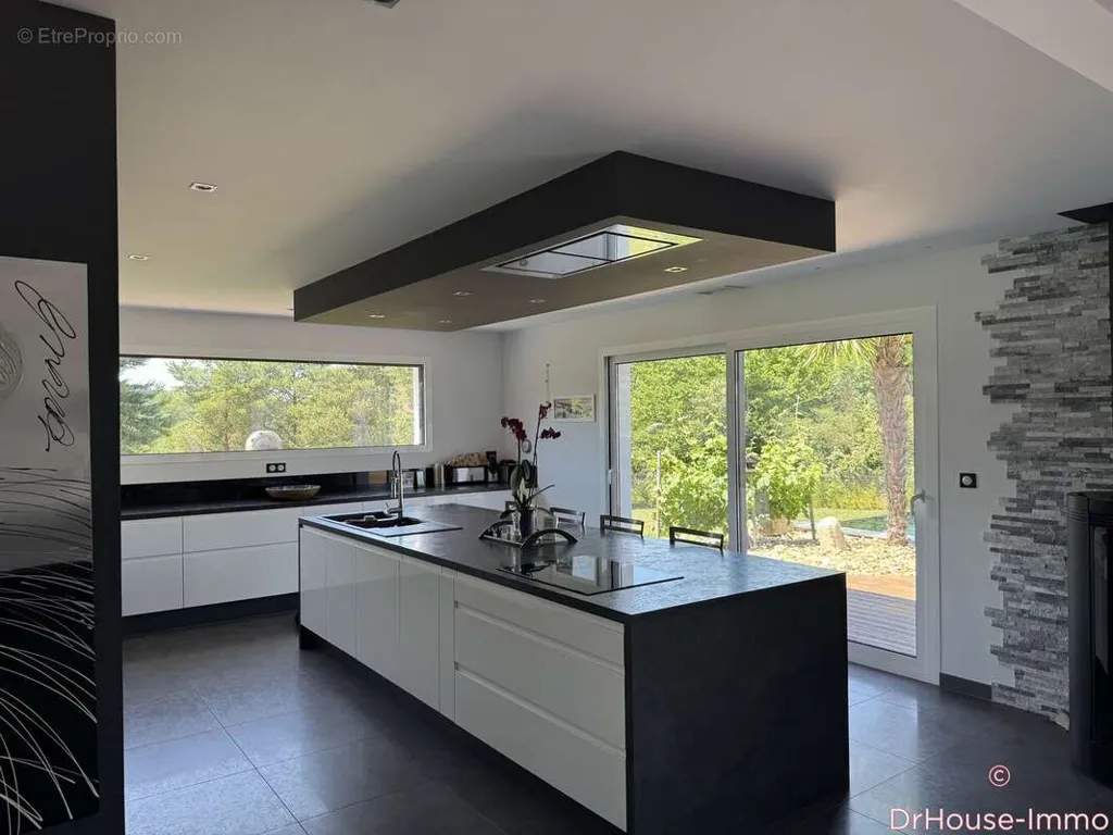 Cuisine - Villa Contemporaine avec Piscine à Boulazac