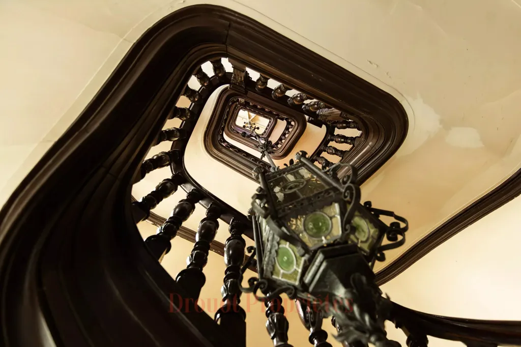 Toad - Historic Duplex Mansion in Paris 9th