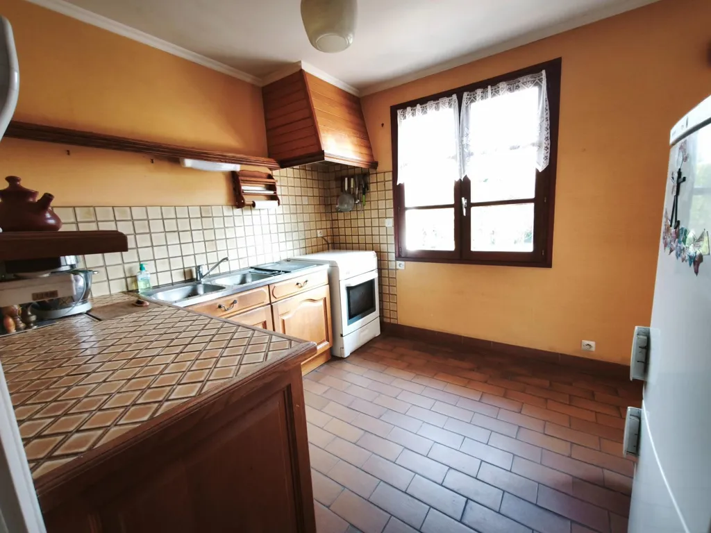Cuisine - Maison Charmante avec Jardin à Verton