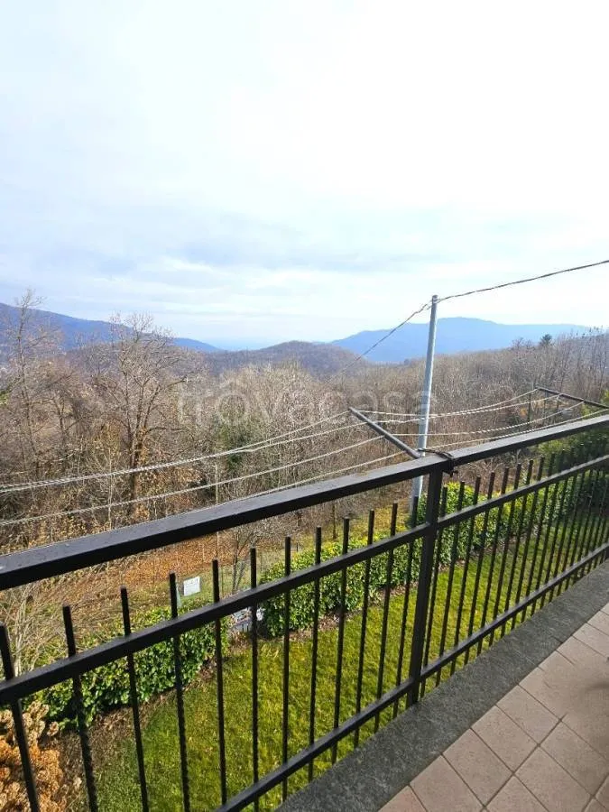 Rõdu - Rustic Property with Mountain View in Venasca