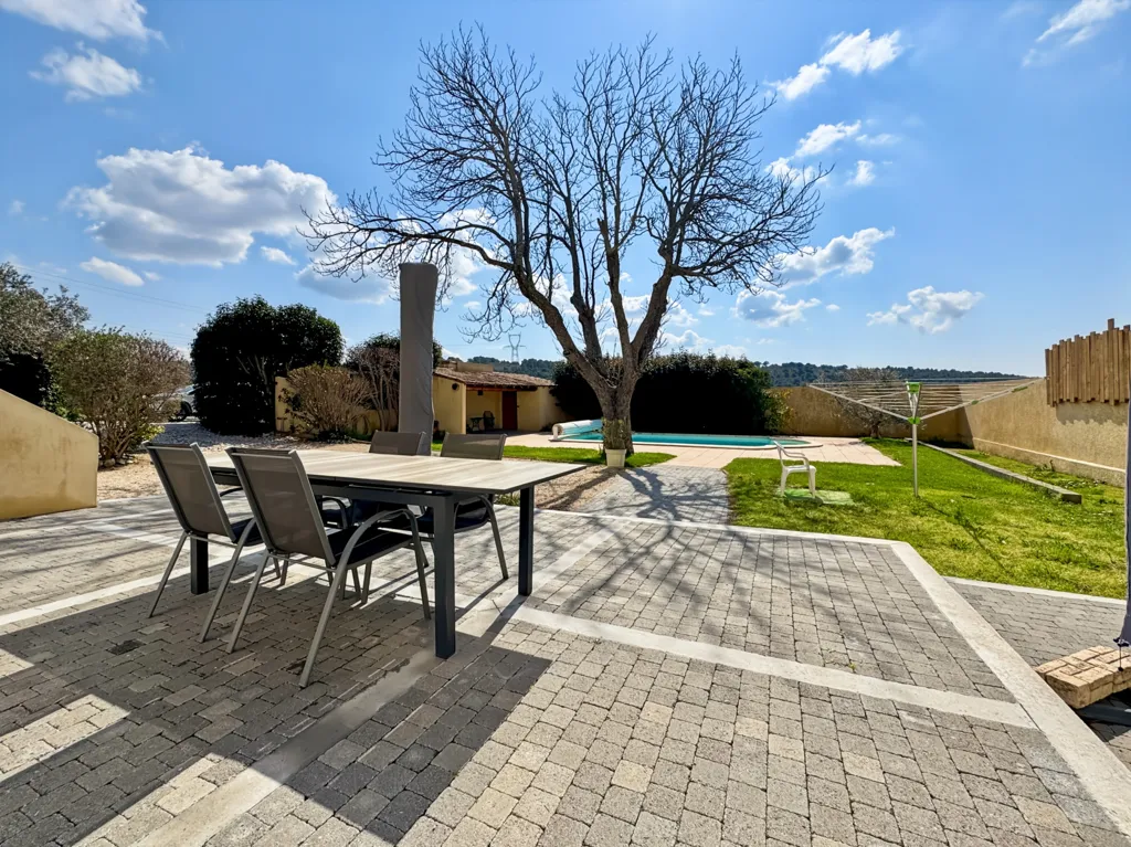 Terrasse - Maison en Pierre avec Piscine à Coudoux