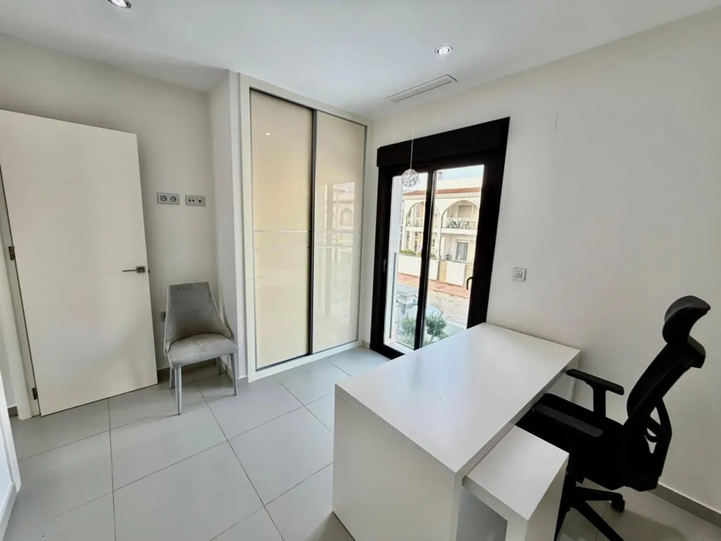Bureau - Modern Villa with Pool in Rojales
