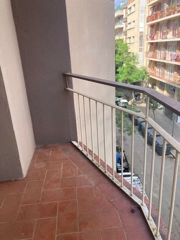 Rõdu - Apartment with Balcony in Eixample Nord