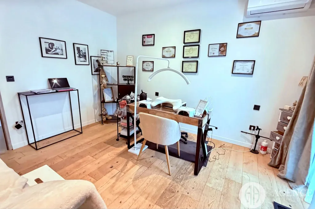 Bureau - Maison Contemporaine avec Piscine à Chanas