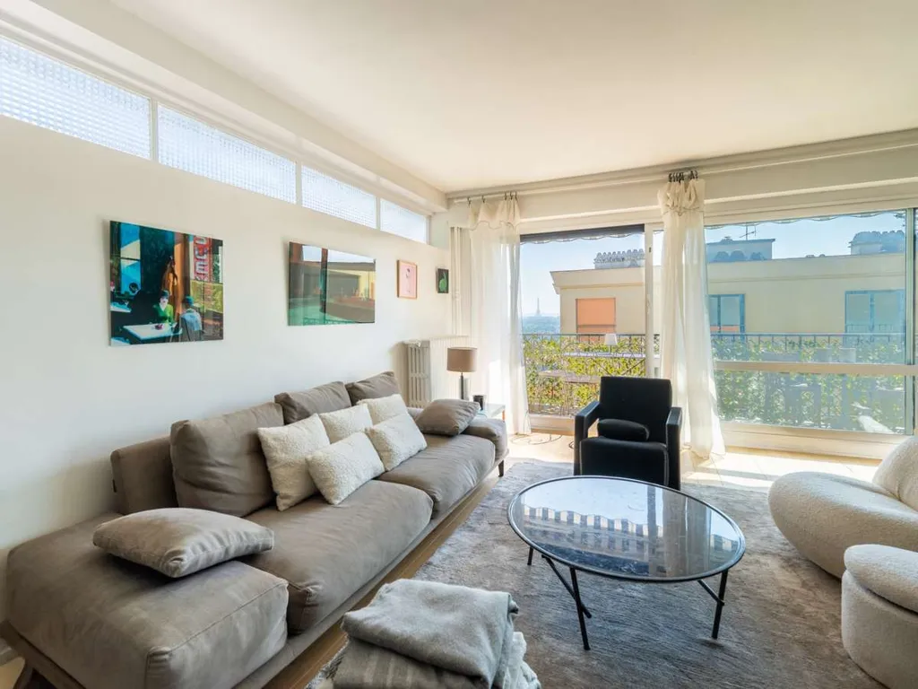 Family Flat with Eiffel Tower View in Saint-Cloud