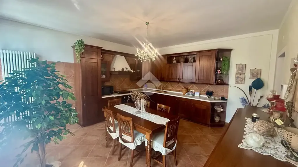 Söögituba - Two-Storey Apartment with Balcony in Guastalla